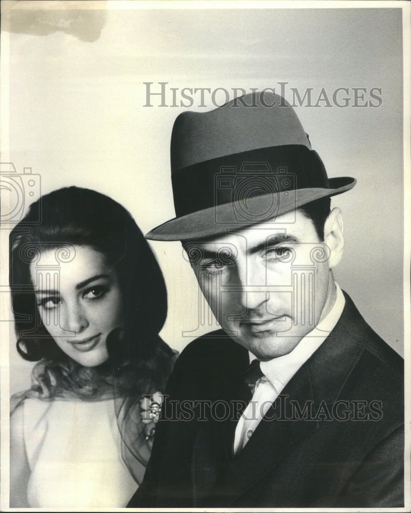 1964 Press Photo Crease Snap Brim Fedora Mens Hats