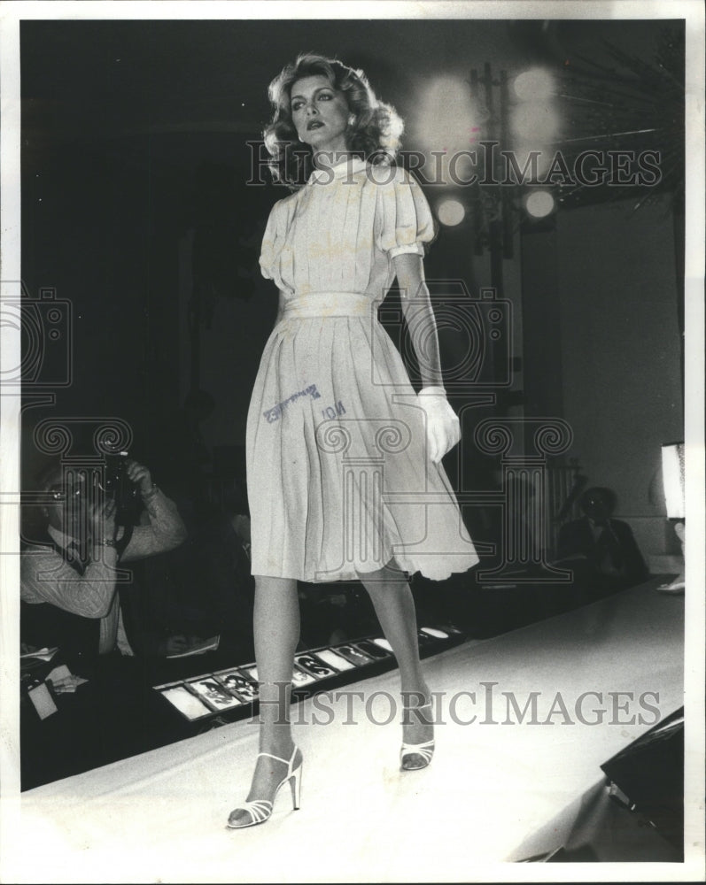 1979 Press Photo peach silk bill blass