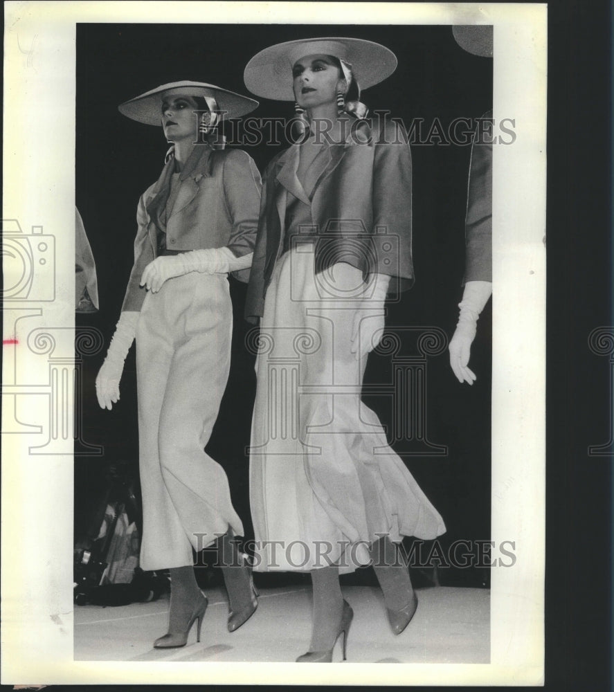 1983 Press Photo Bill Haire White Linen Pants Skirt