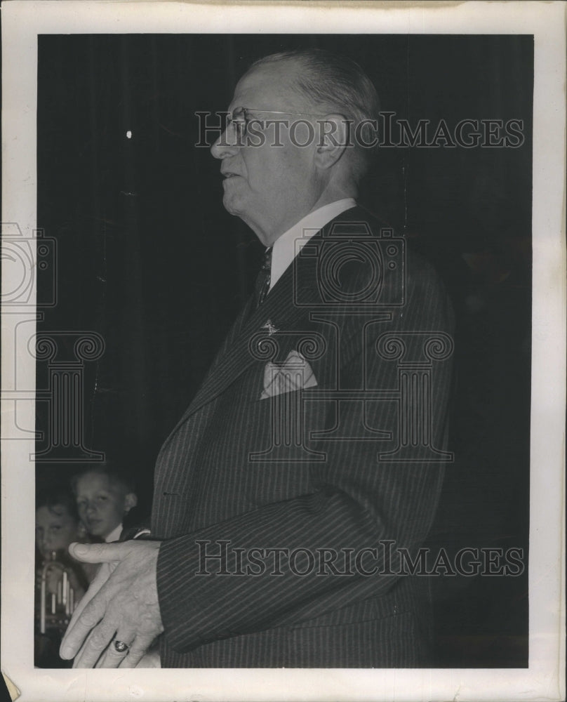 1941 Press Photo Superintendent Addressing Flag Day