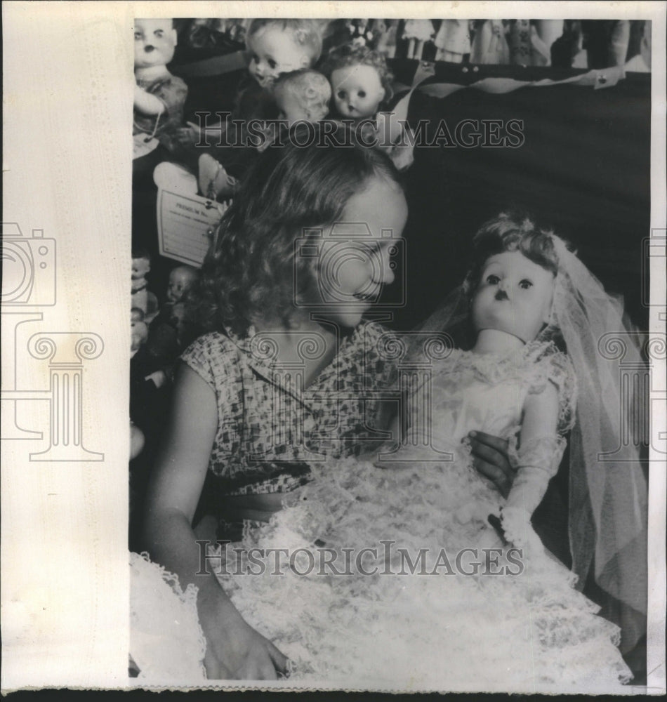 1960 Press Photo Dair&#39;s Ann Hart Springfield Hugs