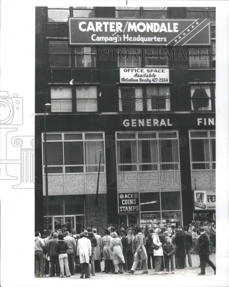 1980 Press Photo folks gathered on the west side