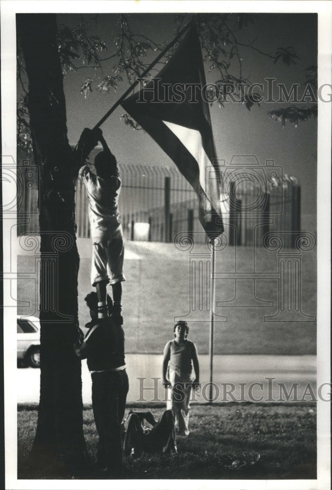 1980 Press Photo Supporters Puerto Rican prisoners Cook