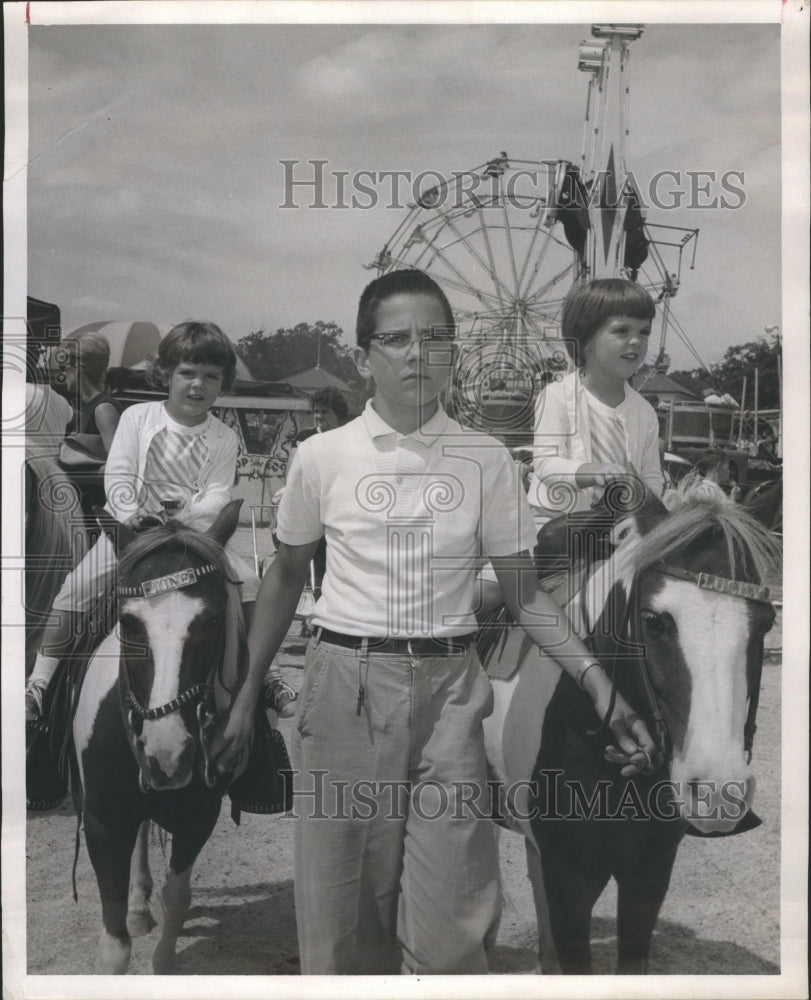 1965 Press Photo Cheryl Carole view Lake County Fair