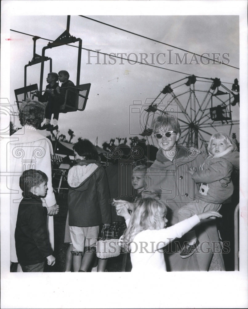 1966 Press Photo Manatee County Fair Women Chidren