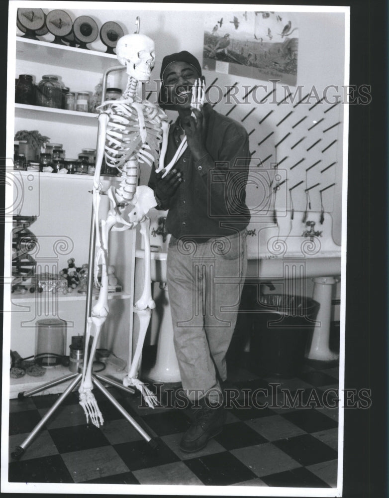 1992 Press Photo Tarik Winston, 16, Clowns around