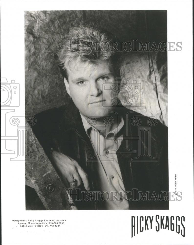 1992 Press Photo Ricky Skaggs Play Mandolin Fiddle