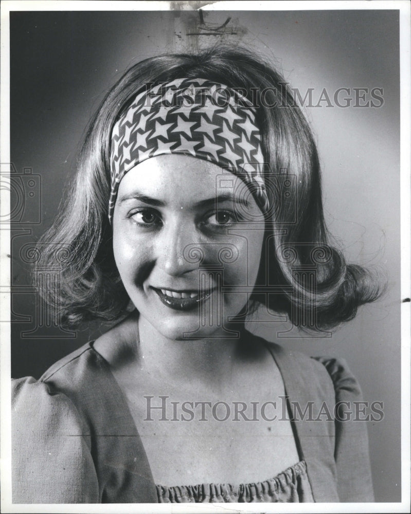 1960 Press Photo Leola Floren News Writer Bobmb Shell