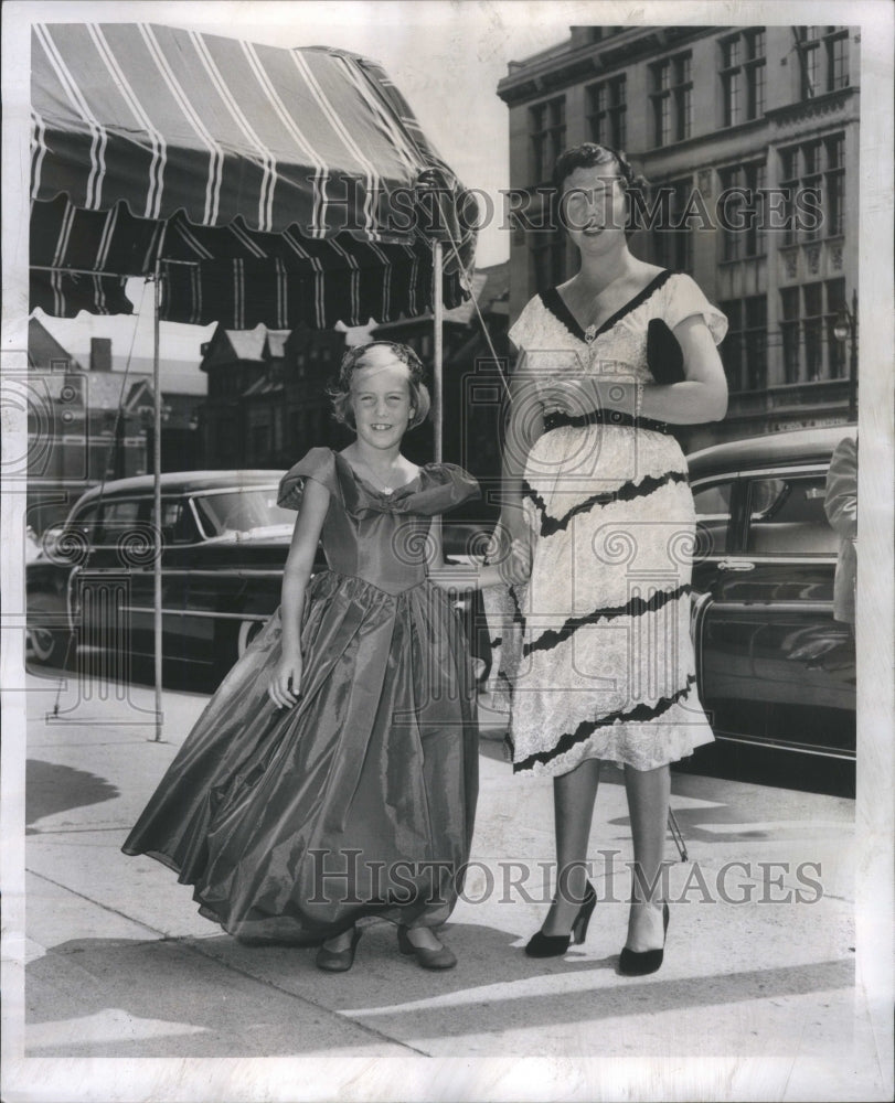 1954 Press Photo Susan Skae Mrs. Edwardian A. Skae