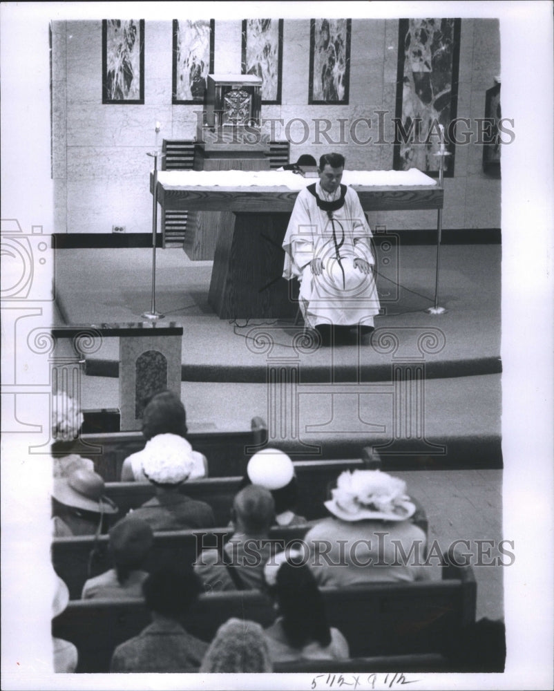 1965 Press Photo Catholics Mass