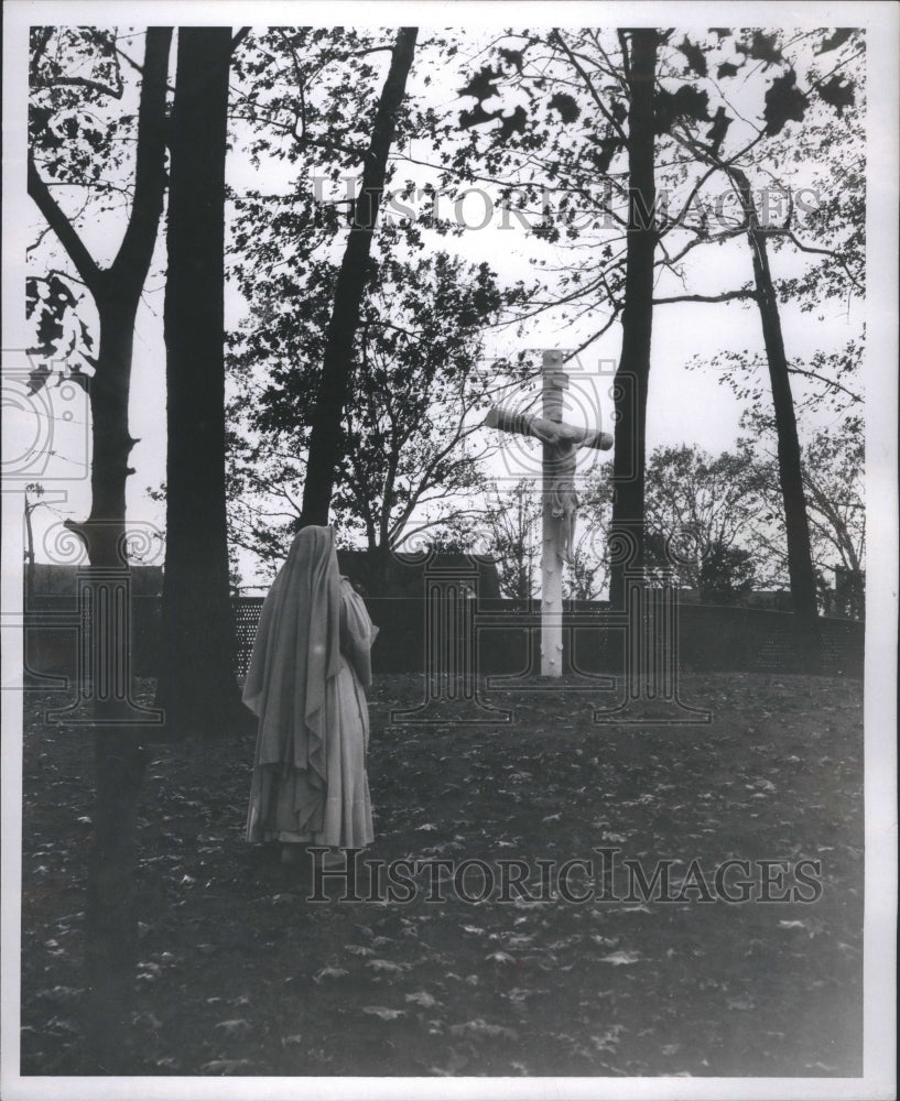 1957 Press Photo walled Garden Telecommunications