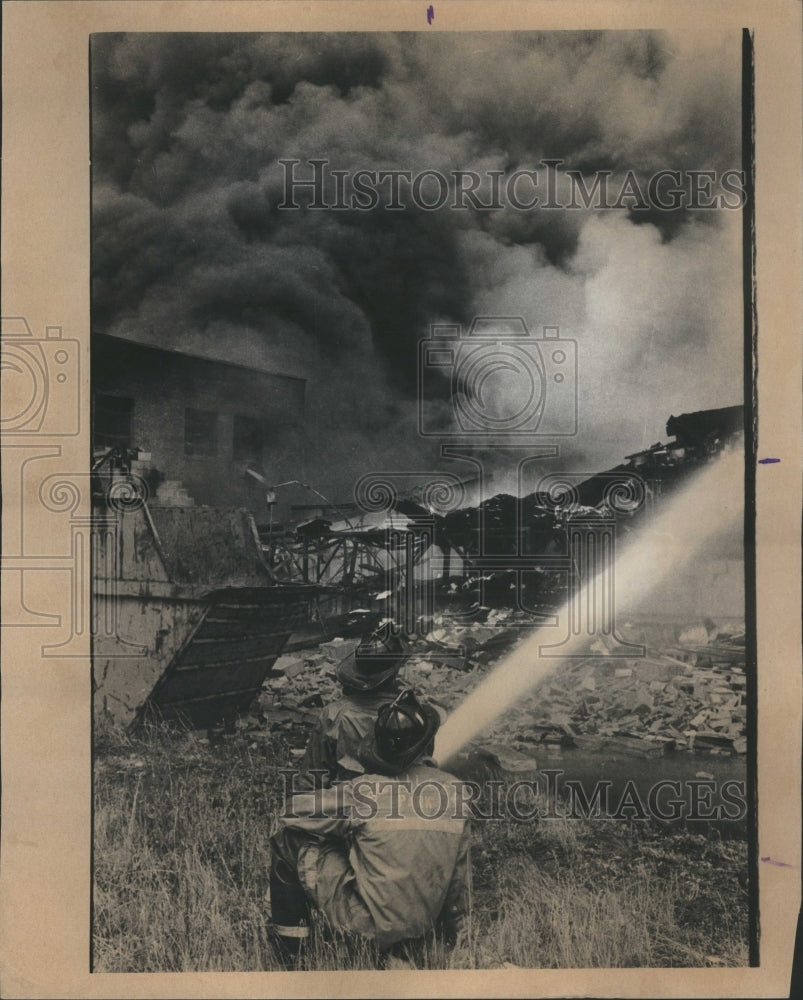 1976 Blaze Destroys Suburb Plant Press Photo