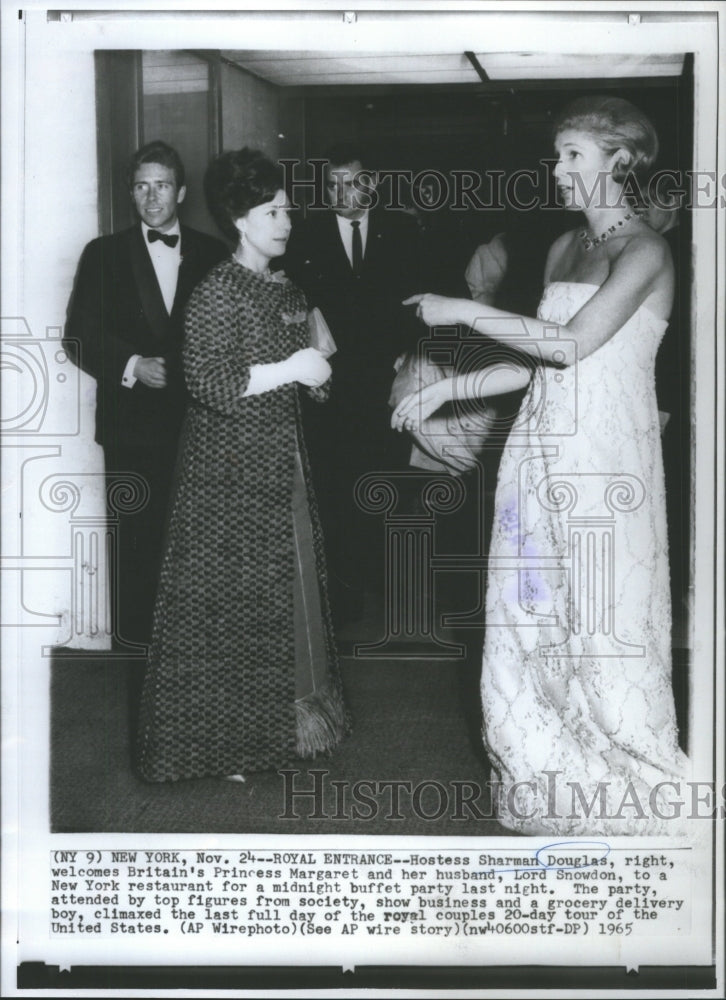 1965 Press Photo Host Sharman Douglas