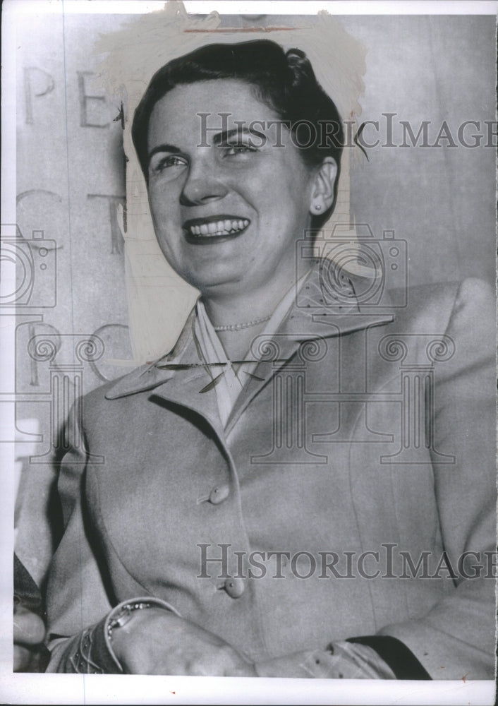 1957 Press Photo Mrs. Fred Dobresen