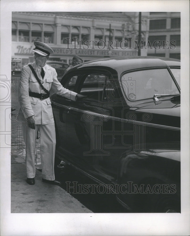 1946 Press Photo Doormen  doorkeeper extension