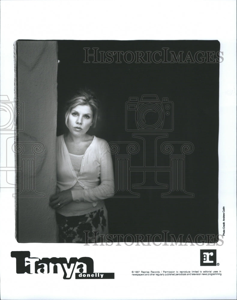 1997 Press Photo Tanya Donelly standing in doorway