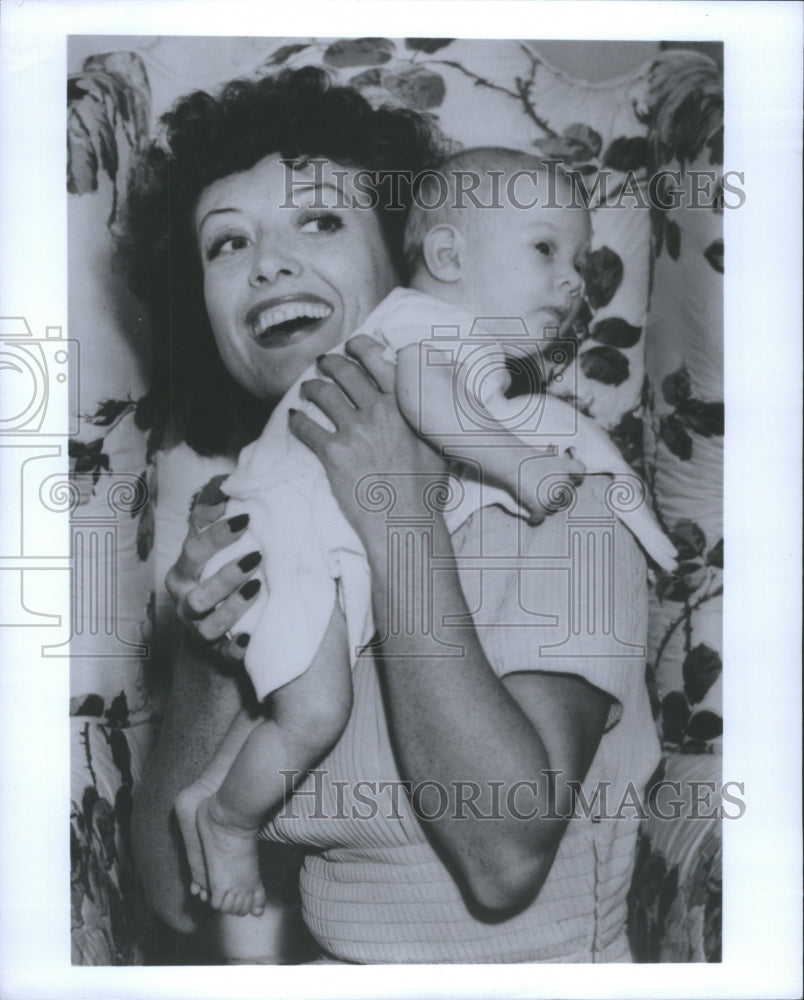 Press Photo Gan Crawford Child Enjoying Beautiful Kid