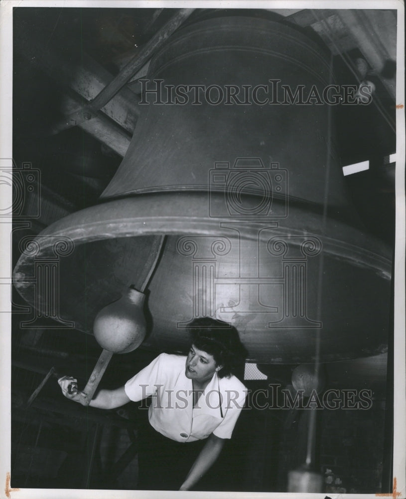 1946 Press Photo Worshippers Communication Before