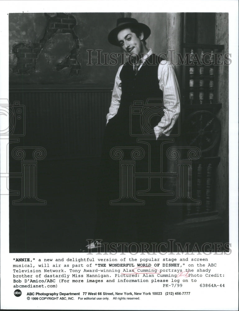 2001 Press Photo Alan Cumming Annie