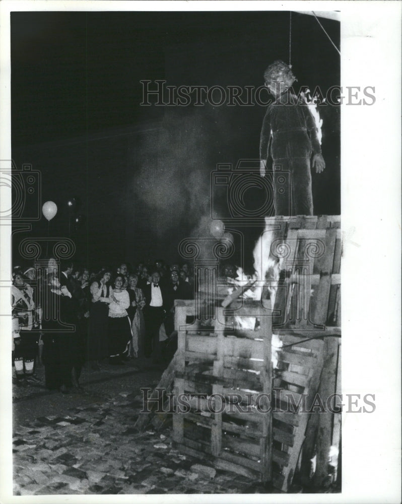 1980 Press Photo Hanging Burning Annual Party Fawkes