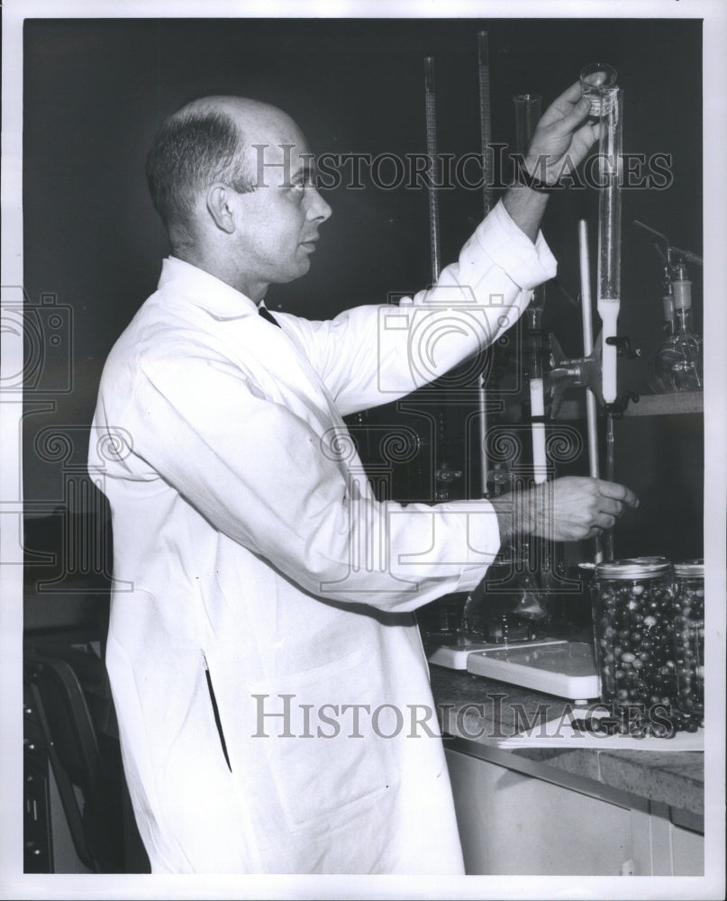 1959 Ted Byers Chemist Press Photo