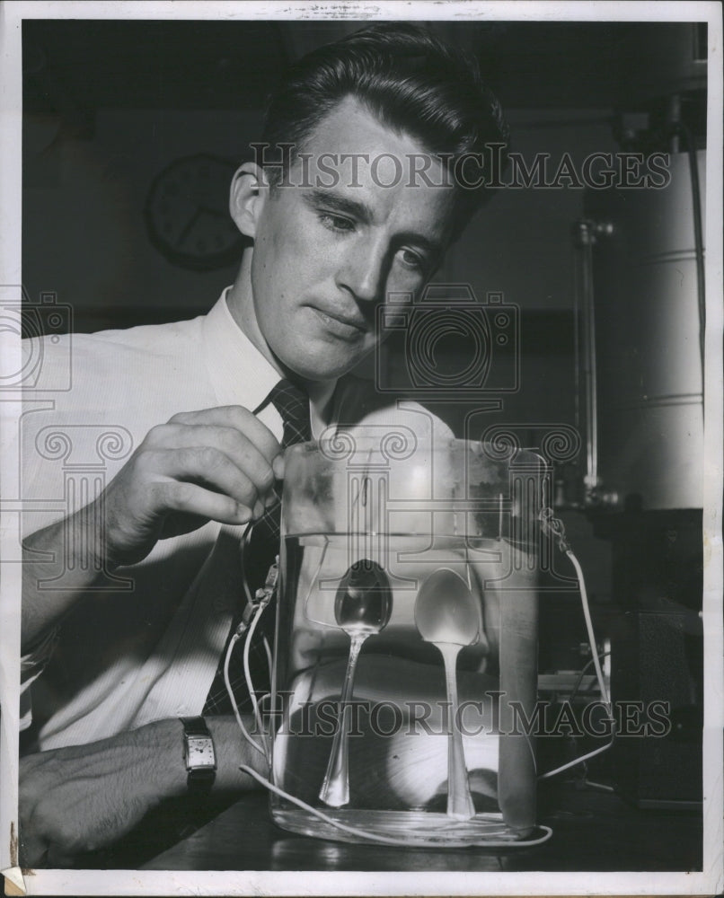 1946 Press Photo Dennis Turner Silver Polishing Process