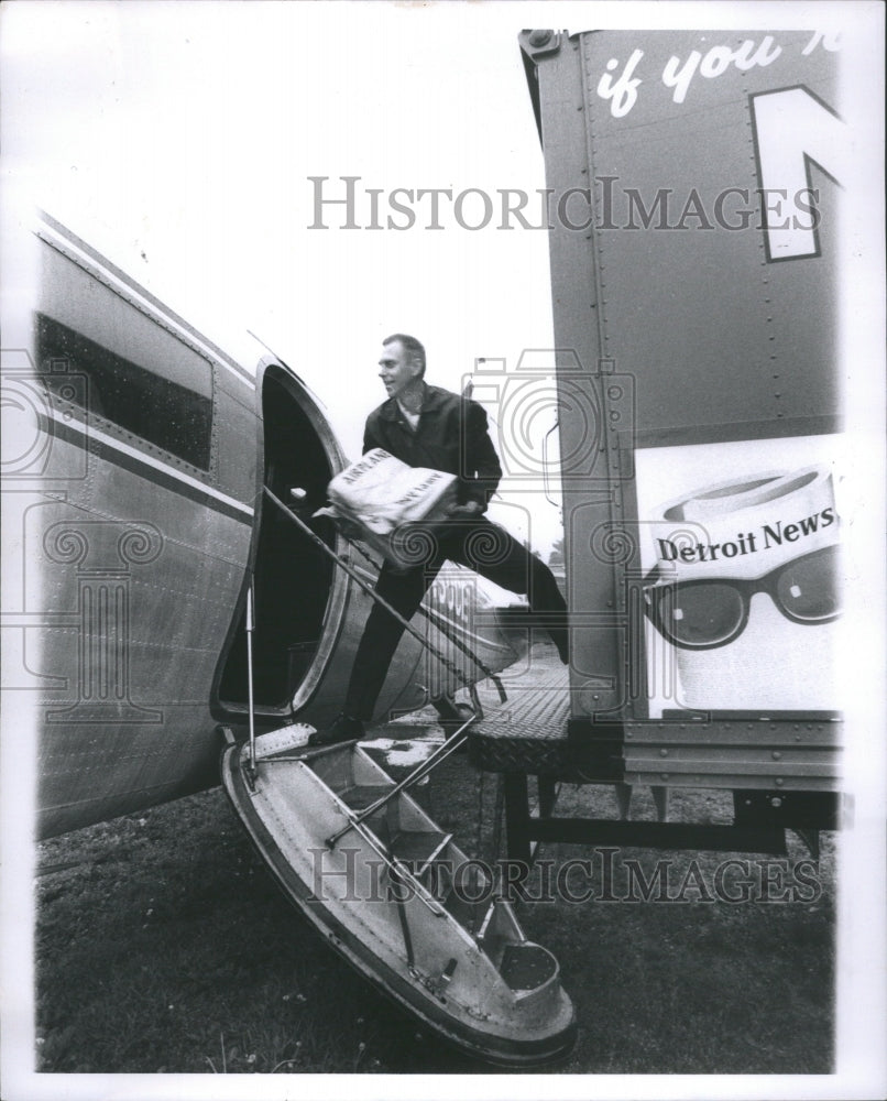 1969 Press Photo Detroit News Air Edition