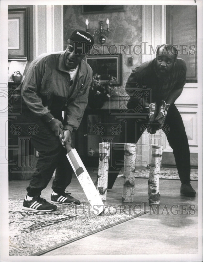 Press Photo Cricket Bat-and-Ball Game Between Two Teams