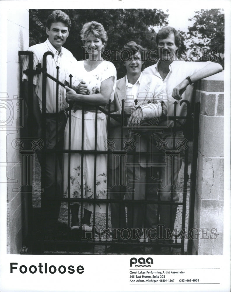 1992 Press Photo FootLoose Lady Men