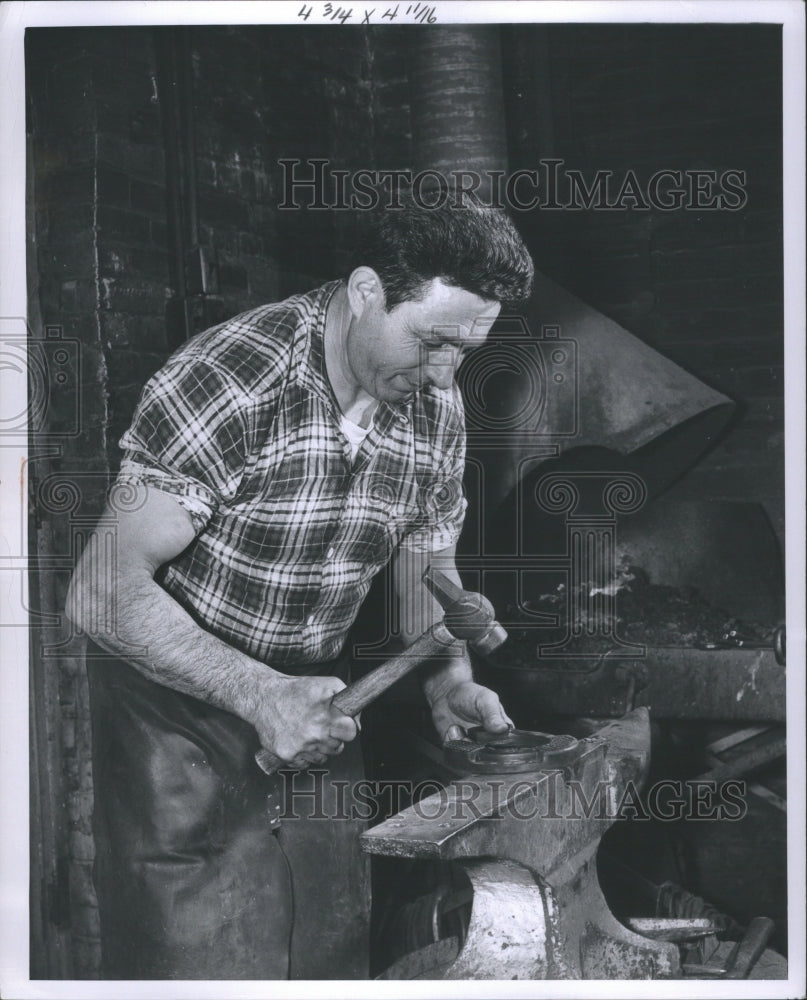 1961 Press Photo Antonio Monte Shoe Shop