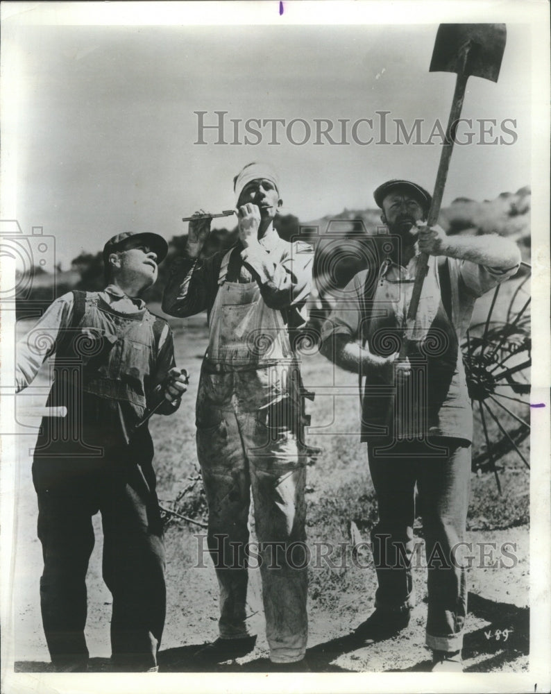 1972 Press Photo Americans Celebrate King Vidors Bread