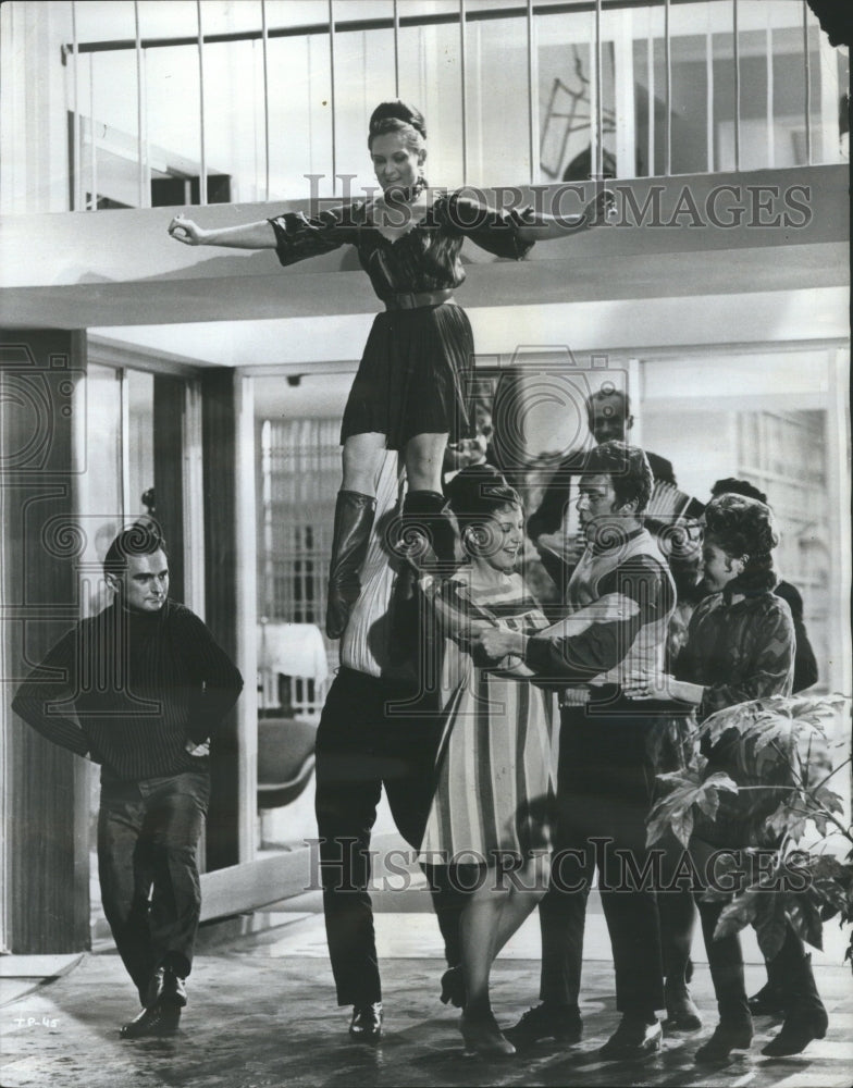 1971 Press Photo Ukrainian Dancers Entertain Steve