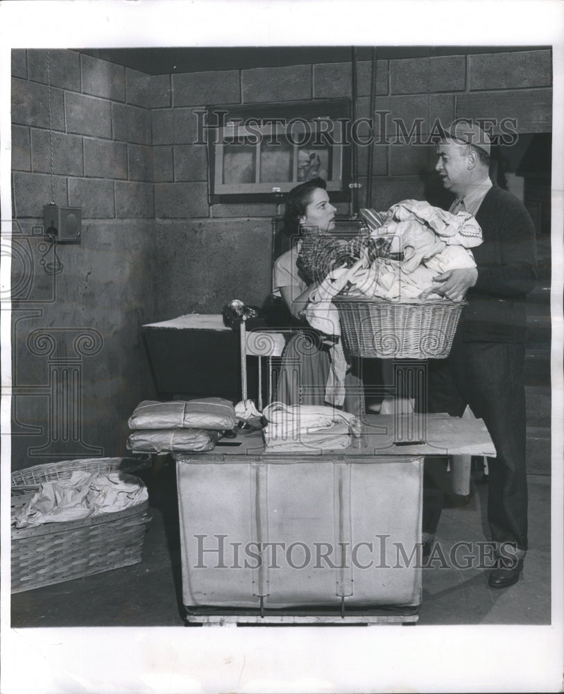 1953 Press Photo Soap Actors Win Stracke and Ros Twohey