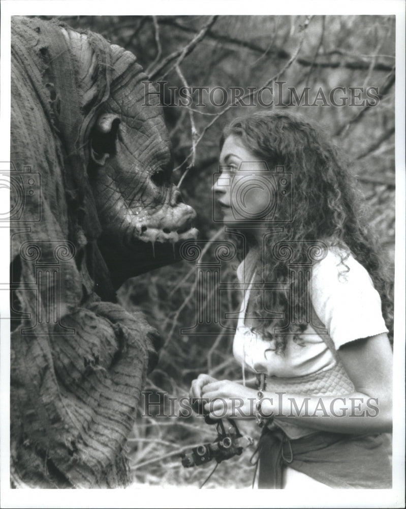 1995 Press Photo Actor Rebecca Gayheart In &quot;Earth 2&quot;