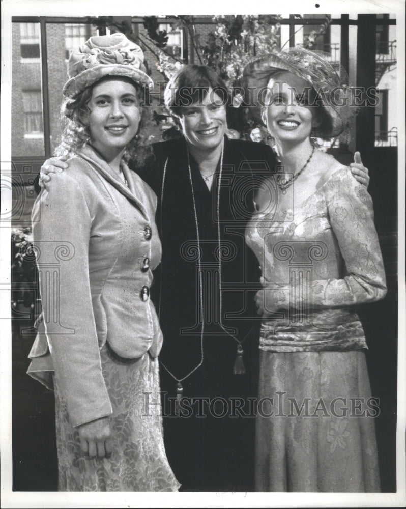 1996 Press Photo Actor Jessica Hecht &amp; Candace Gingrich