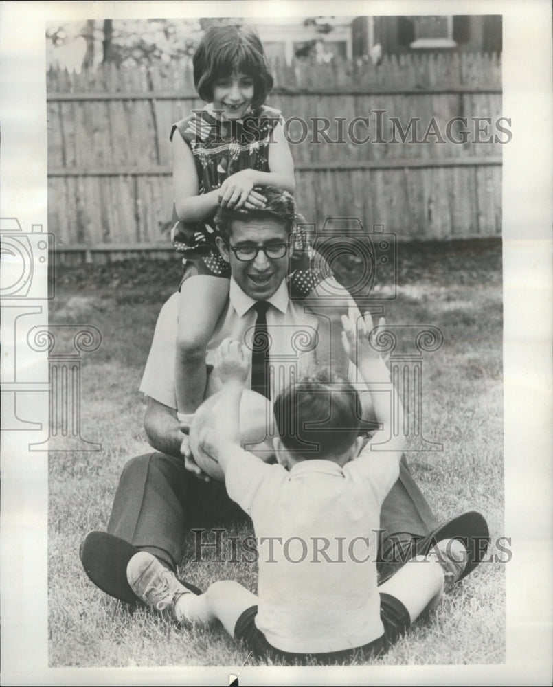 1971 Press Photo Professor Burton L White, Harvard