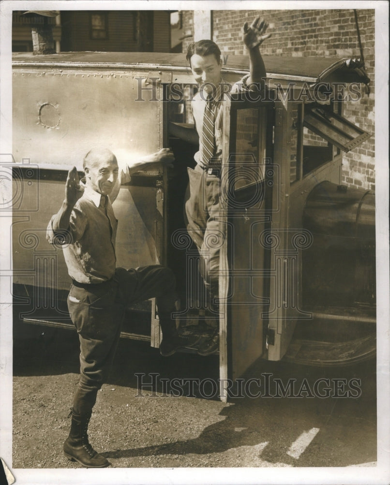 1938 Press Photo William Standard Son Vagabond Trip Bus