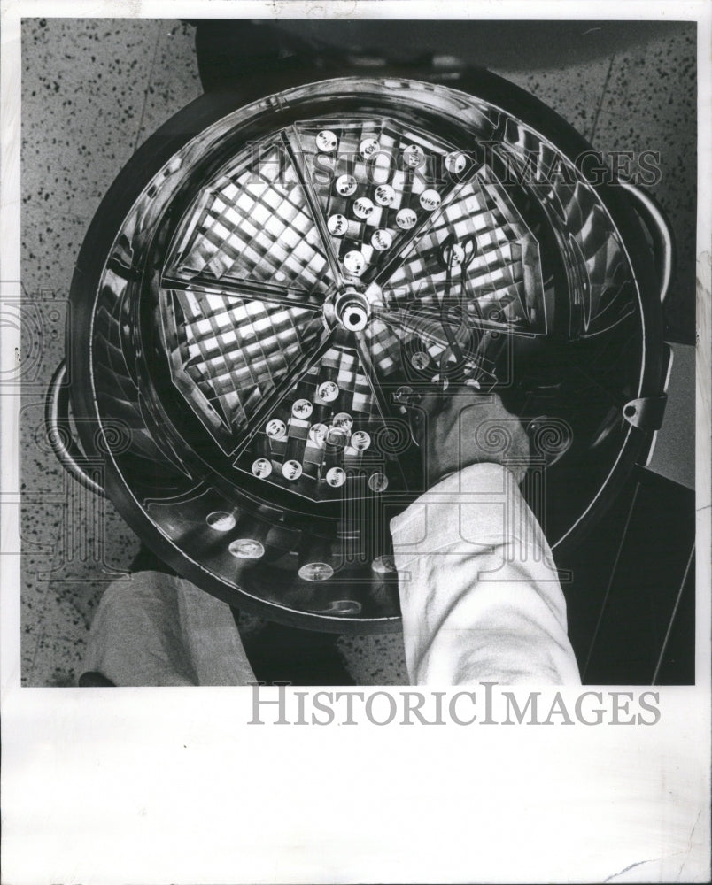 1972 Press Photo Sperm Sample Storage Unit