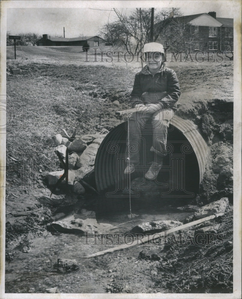 1959 Press Photo Billy Brown Child Farm Picture