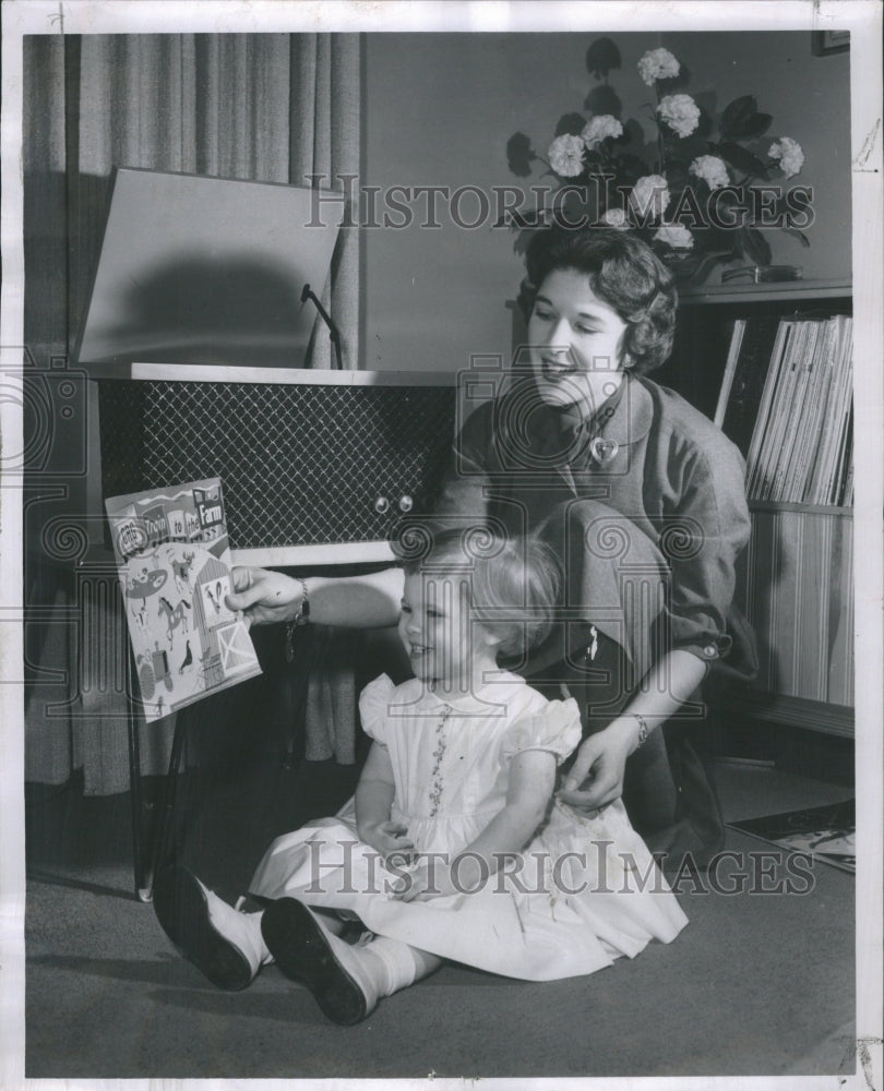 1959 Press Photo Mrs John Sutton Betsy Ann Play Records