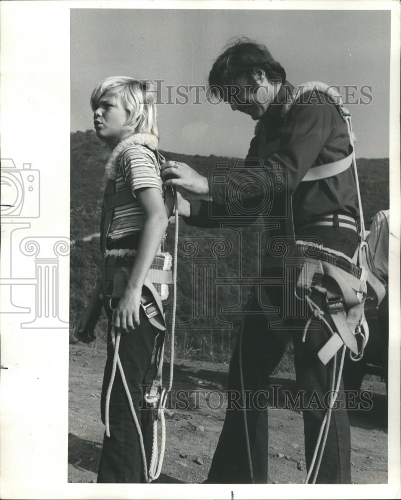 1975 Press Photo Hangliding Son and Dad