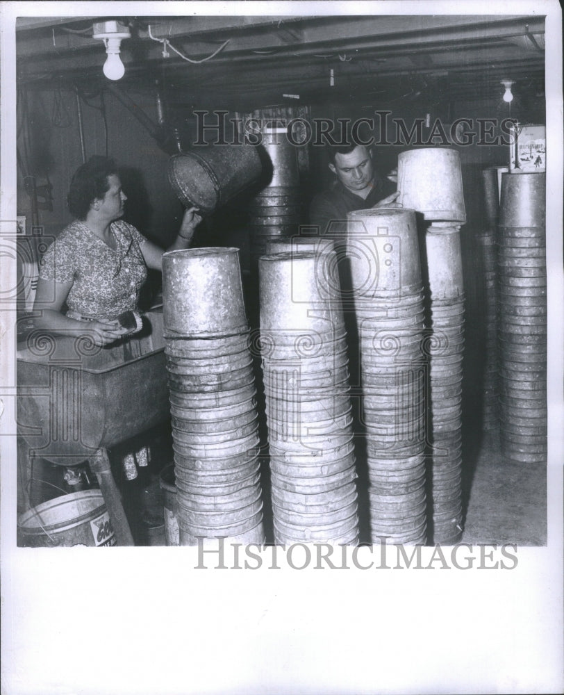 1960 Press Photo Maple Syrup Harvest Michigan