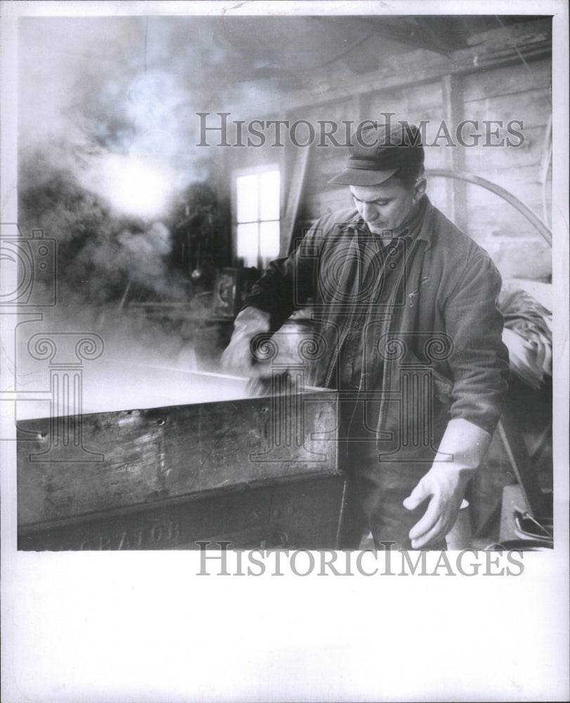 1960 Press Photo Thomas inspect sap vat.