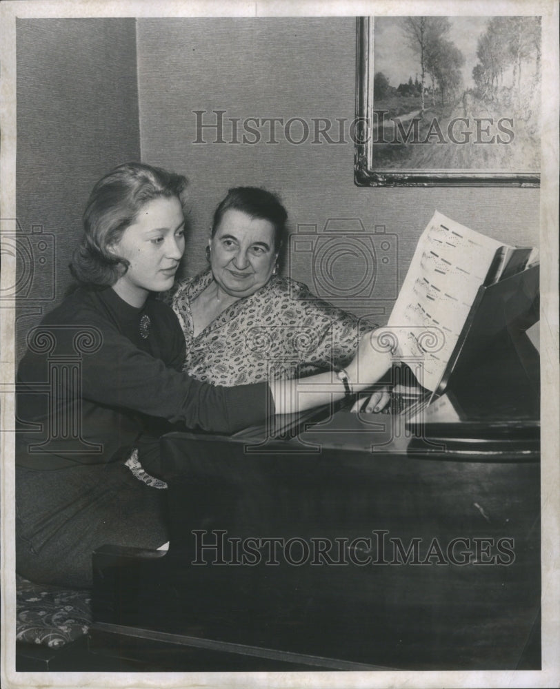 1956 Press Photo Marianne Kern Piano Student