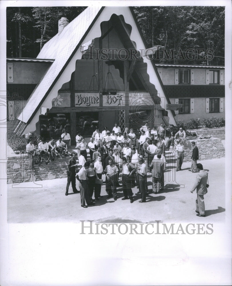 1960 Press Photo University Student Gathering