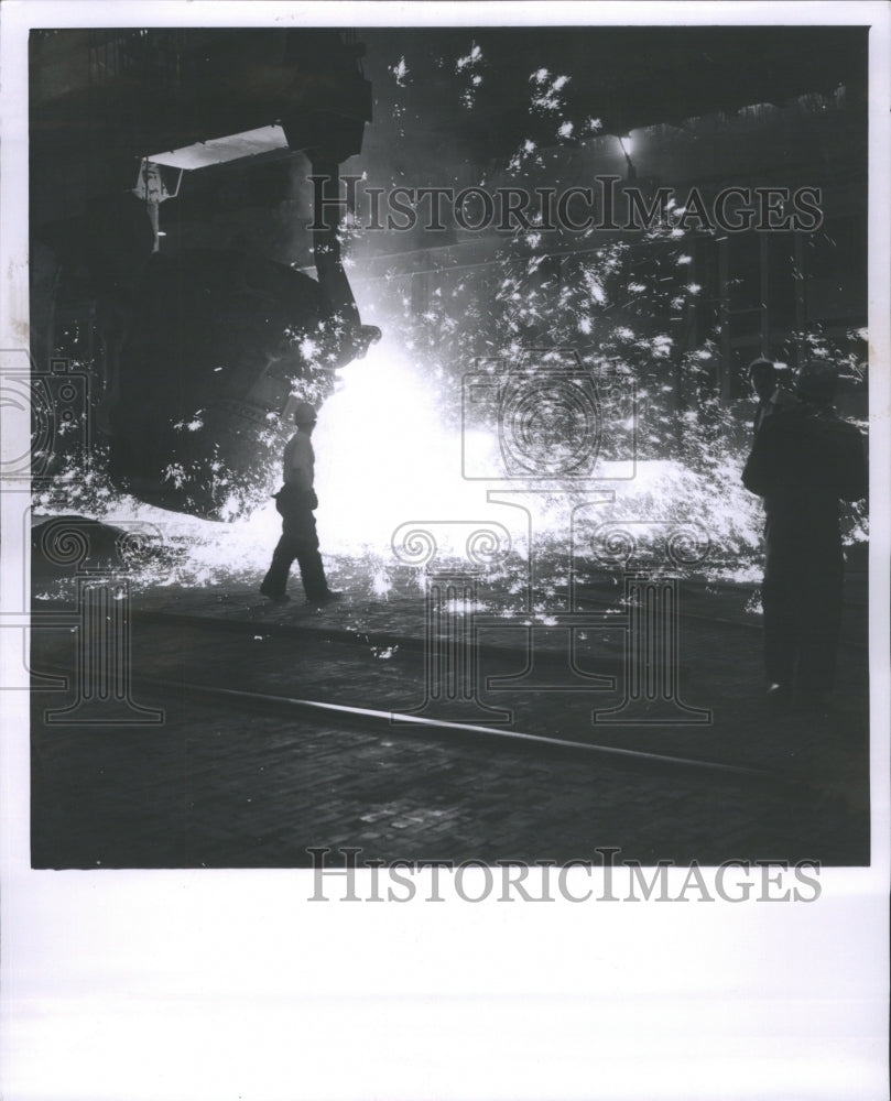 1961 Press Photo Factory Machines