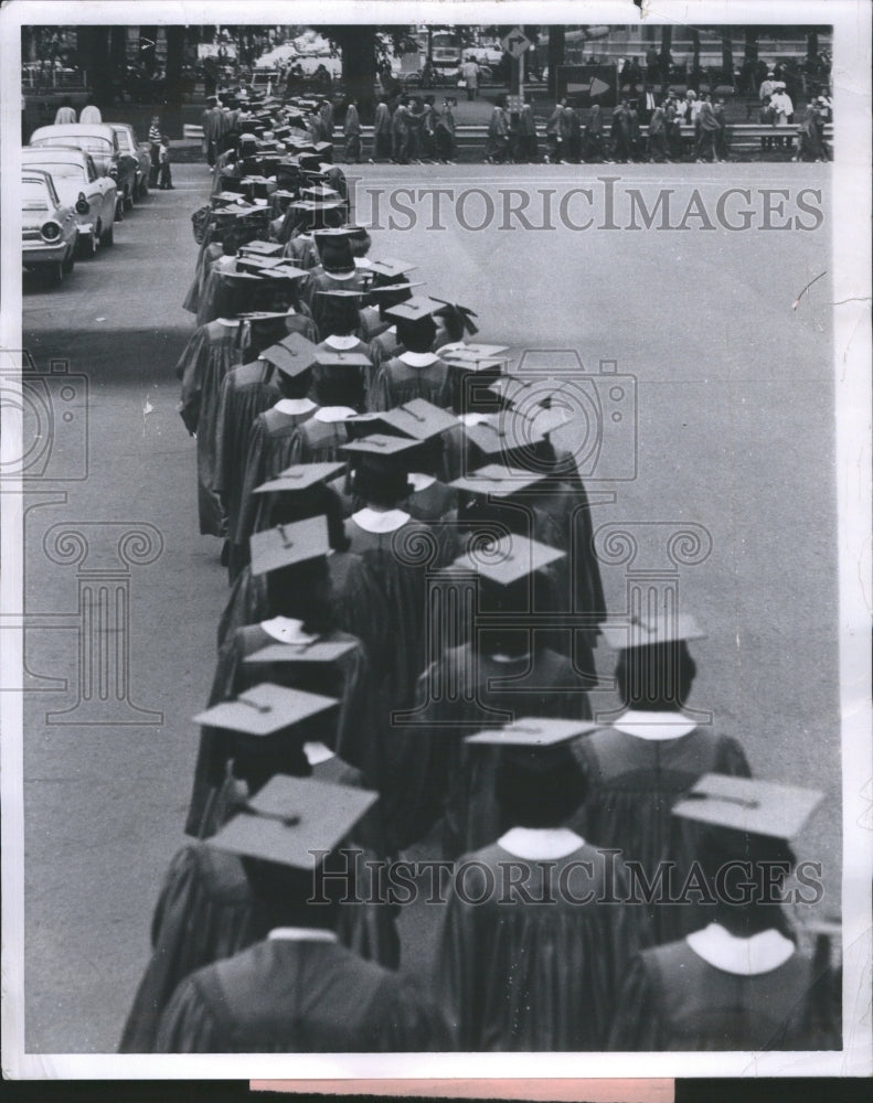 1964 Press Photo Graduation exercise