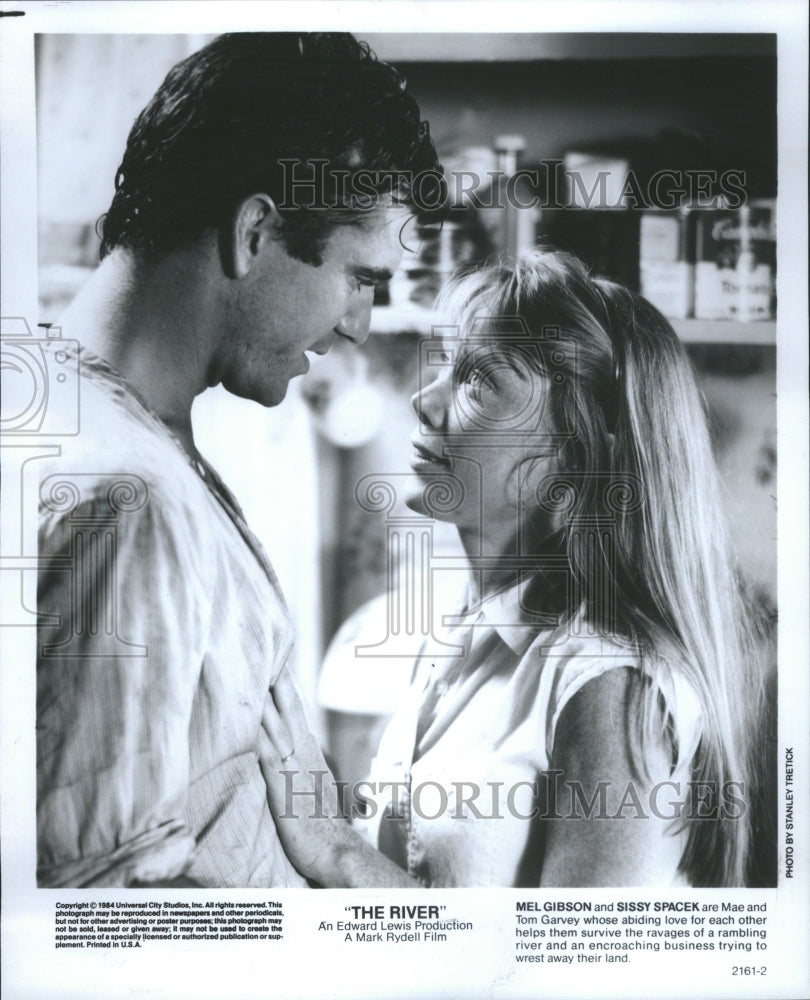 1985 Press Photo Mel Gibson &amp; Sissy Spacek &quot;The River&quot;