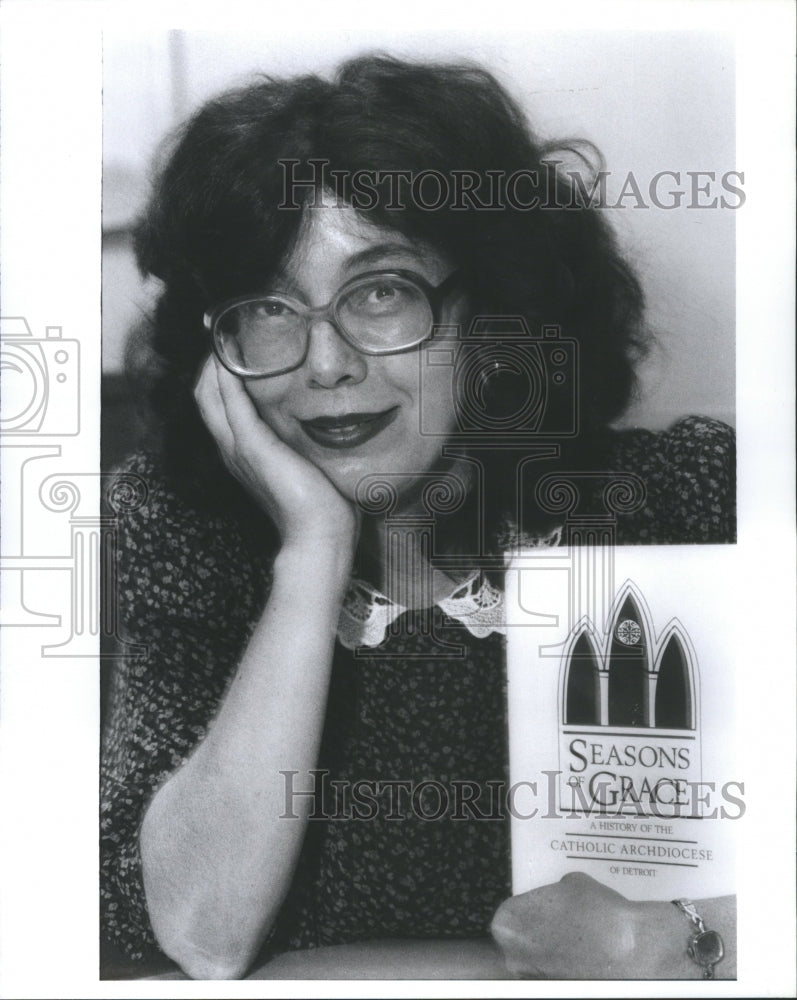 1990 Press Photo Leslie Woodcock Author Season Grace