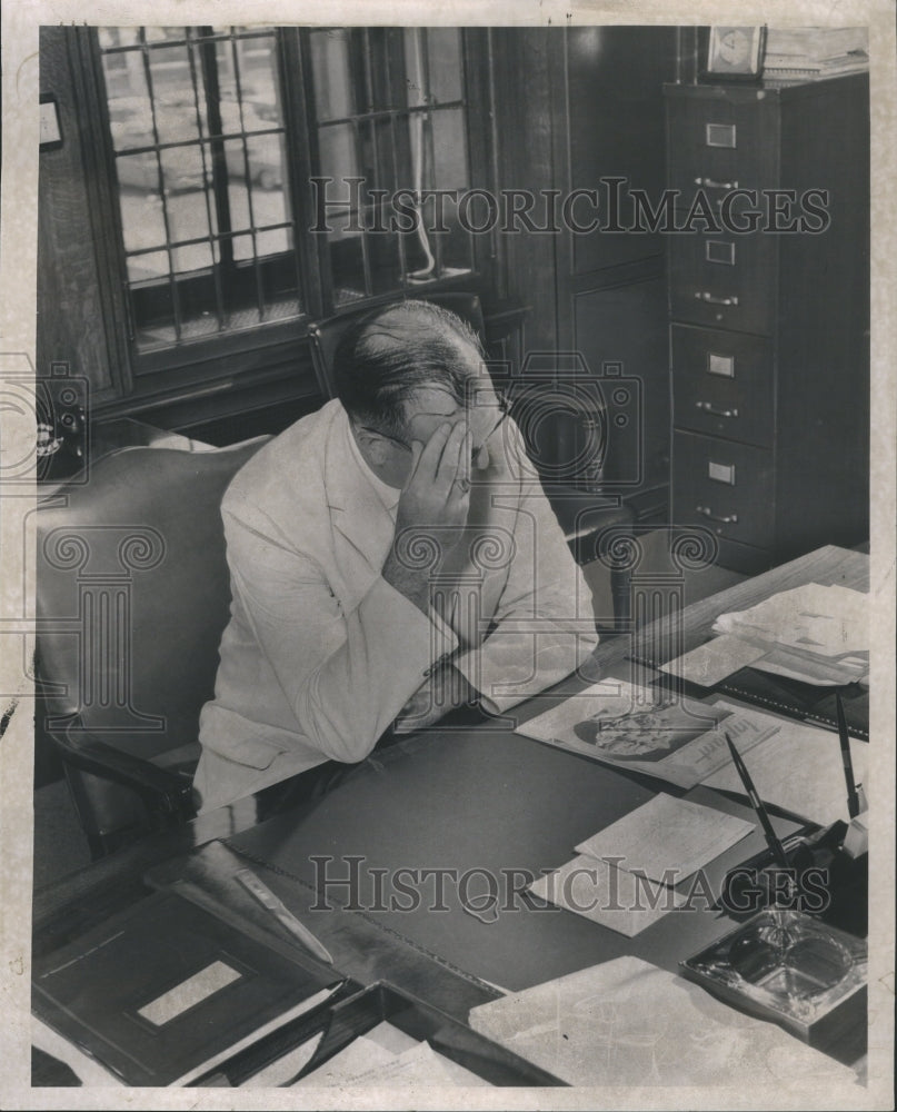 1959 Press Photo Worry Sunday Womens Famous Officer